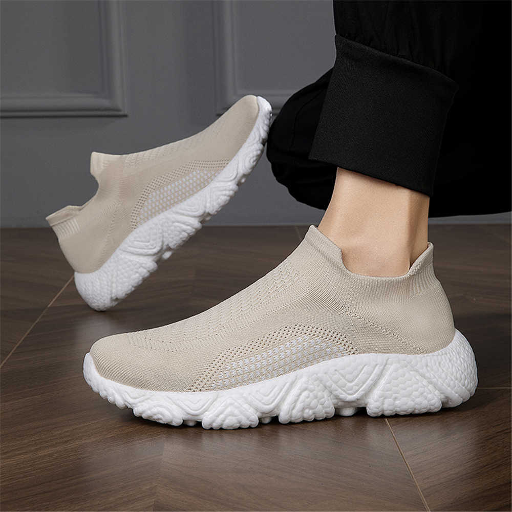 Men Shoes Runners - รองเท้าผ้าใบทรงแบนสไตล์วินเทจ สีดำ รองเท้ากีฬาผู้ชาย รองเท้าบูทสปริง แฟชั่นลำลองสำหรับผู้ชาย Bity
